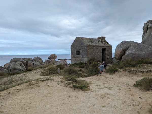 Wachhaus am Strand von Cleder 