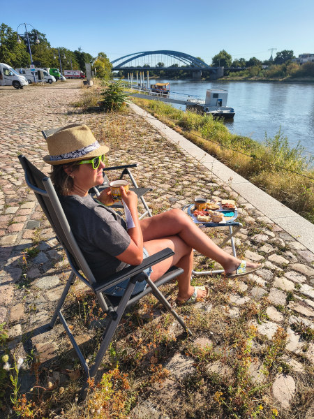 Frühstück an der Elbe in Magdeburg