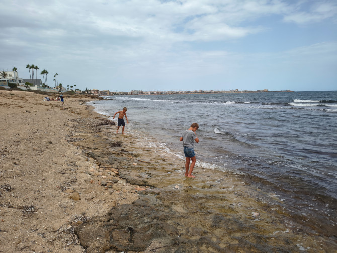 Der felsige Einstieg in Torrevieja ist nicht optimal