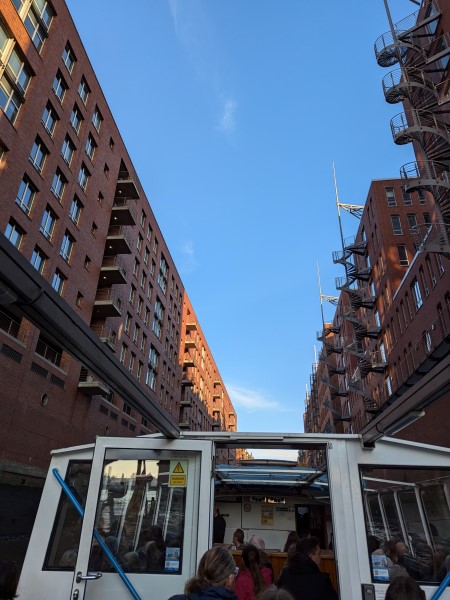 Mit dem Boot durch die Speicherstadt