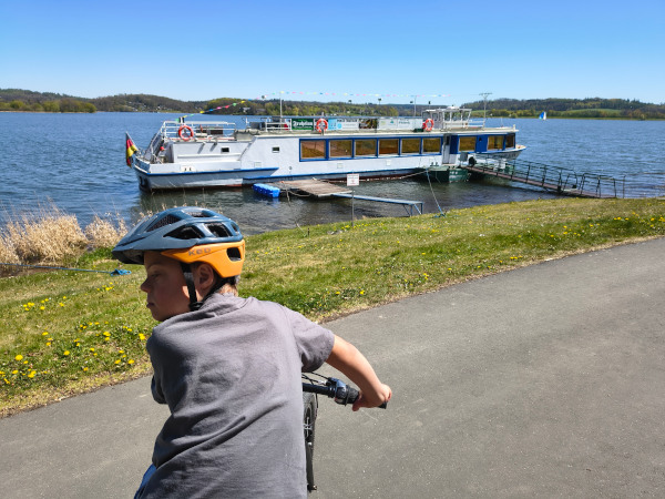 Wir machen auch eine Bootstour