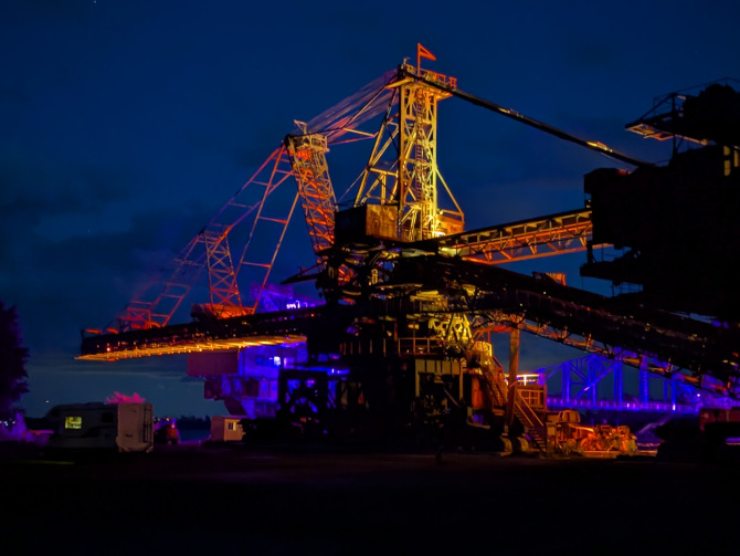 Beleuchteter Bagger